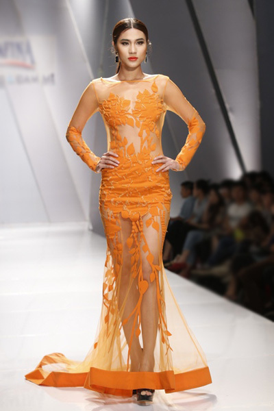 Kim Dung là 'first face' trong màn trình diễn. Kim Dung là 'first face' trong màn trình diễn.