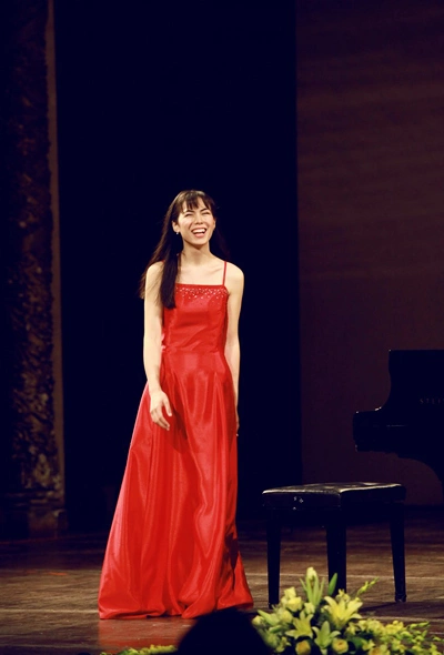 Mona Asuka Ott được coi là thần đồng piano của Đức. Mona Asuka Ott được coi là thần đồng piano của Đức.
