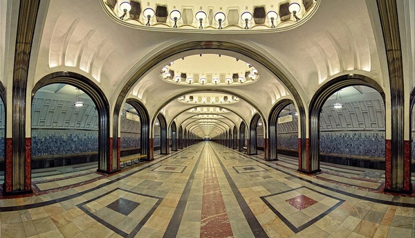 Nhà ga Mayakovskaya được coi là một trong những nhà ga đẹp nhất trong hệ thống ga ở Matxcơva Nhà ga Mayakovskaya được coi là một trong những nhà ga đẹp nhất trong hệ thống ga ở Matxcơva