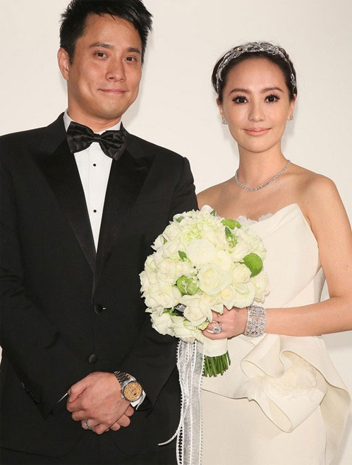 Quan Dĩnh nổi tiếng là mỹ nhân nhà giàu của làng giải trí Đài Loan, tuy nhiên cô rất ít scandal ồn ào. Quan Dĩnh nổi tiếng là mỹ nhân nhà giàu của làng giải trí Đài Loan, tuy nhiên cô rất ít scandal ồn ào.