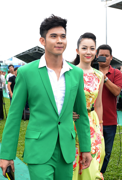 Diễn viên múa Linh Nga đi sự kiện cùng hot boy Hồ Vĩnh Khoa. Diễn viên múa Linh Nga đi sự kiện cùng hot boy Hồ Vĩnh Khoa.