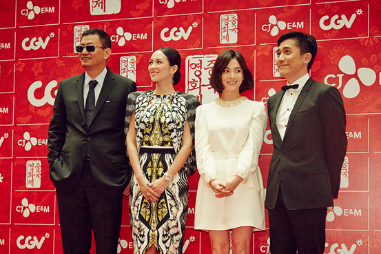 Song Hye Kyo cùng đoàn phim