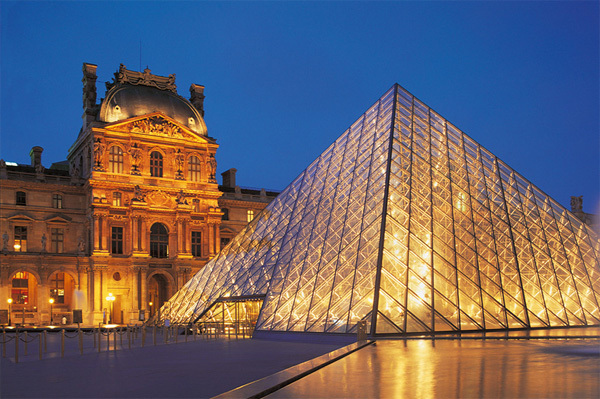 Thăm quan bảo tàng Louvre bạn sẽ học thêm được nhiều điều lý thú. Thăm quan bảo tàng Louvre bạn sẽ học thêm được nhiều điều lý thú.