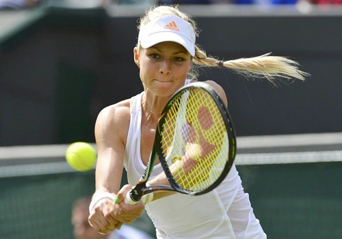 Người đẹp Maria Kirilenko gây chú ý với móng tay màu xanh neon ngay ở trận mở màn Wimbledon gặp đối thủ nước chủ nhà mới 19 tuổi Laura Robson Người đẹp Maria Kirilenko gây chú ý với móng tay màu xanh neon ngay ở trận mở màn Wimbledon gặp đối thủ nước chủ nhà mới 19 tuổi Laura Robson