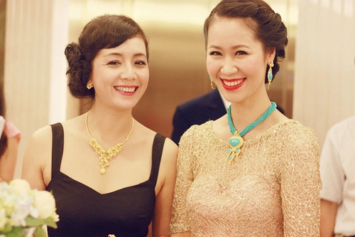 Chiều Xuân và Dương Thùy Linh cùng khoe sắc trước ống kính. Chiều Xuân và Dương Thùy Linh cùng khoe sắc trước ống kính.