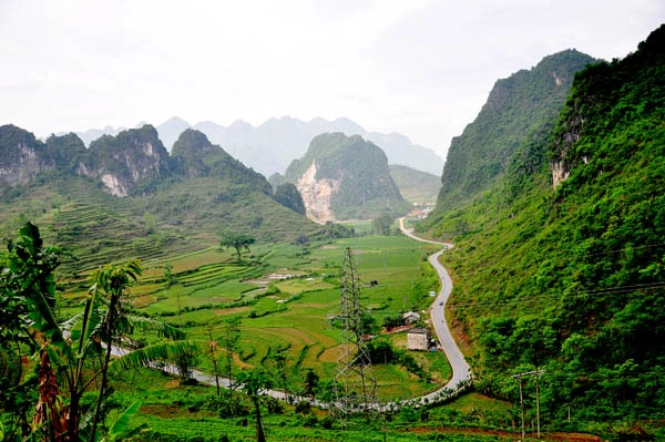 Xuôi theo con đường quốc lộ 3 về phía mảnh đất vùng cao Đông Bắc của tổ quốc, chúng tôi ghé tới thăm Cao Bằng.