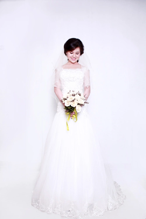 Tuy phần trên đã được thiết kế ôm sát nhưng chiếc váy vẫn được Tuy phần trên đã được thiết kế ôm sát nhưng chiếc váy vẫn được