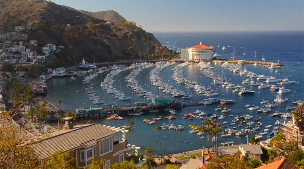 Catalina Island (xem clip) hay còn gọi là đảo Santa Catalina là một hòn đảo đá ngoài khơi bờ biển của tiểu bang California (Mỹ). Catalina Island (xem clip) hay còn gọi là đảo Santa Catalina là một hòn đảo đá ngoài khơi bờ biển của tiểu bang California (Mỹ).