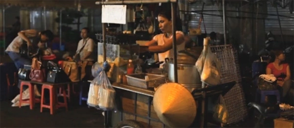 Backpackers - chapter I: Vietnam (xem clip) là phần đầu tiên trong loạt clip ghi lại hành trình của hai chàng trai nước ngoài "phượt" qua 3 nước Đông Nam Á gồm Việt Nam, Campuchia và Thái Lan trong 23 ngày. Họ đã dành 6 ngày khám phá Việt Nam, đi qua một số điểm đến như TP HCM, Cần Thơ, Củ Chi và Châu Đốc. Nụ cười, sự thân thiện của người Việt Nam cùng những cảnh đẹp tự nhiên để lại nhiều ấn tượng nhất cho hai chàng trai trẻ. Backpackers - chapter I: Vietnam (xem clip) là phần đầu tiên trong loạt clip ghi lại hành trình của hai chàng trai nước ngoài "phượt" qua 3 nước Đông Nam Á gồm Việt Nam, Campuchia và Thái Lan trong 23 ngày. Họ đã dành 6 ngày khám phá Việt Nam, đi qua một số điểm đến như TP HCM, Cần Thơ, Củ Chi và Châu Đốc. Nụ cười, sự thân thiện của người Việt Nam cùng những cảnh đẹp tự nhiên để lại nhiều ấn tượng nhất cho hai chàng trai trẻ.