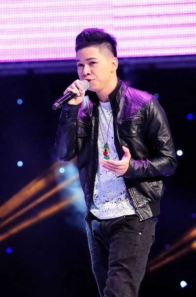 Ca sĩ Hoàng Tôn - 'Hiện tượng' vòng 'Giấu mặt' The Voice 2013.