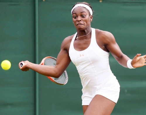 Sloane Stephens, tài năng trẻ người Mỹ trợn mắt đỡ bóng. Sloane Stephens, tài năng trẻ người Mỹ trợn mắt đỡ bóng.