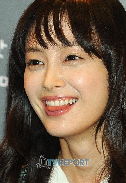 Cận cảnh gương mặt của nữ diễn viên xứ Hàn. Sau khi mối quan hệ của cô và Won Bin được công khai, tên cô trở nên "hot" trên mạng Internet. Cận cảnh gương mặt của nữ diễn viên xứ Hàn. Sau khi mối quan hệ của cô và Won Bin được công khai, tên cô trở nên "hot" trên mạng Internet.