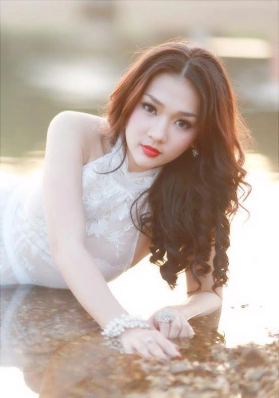 Hạ Thị Hồng Vân sinh năm 1992, cao 1m69, nặng 50 kg, số đo ba vòng 88-62-92. Diễn viên