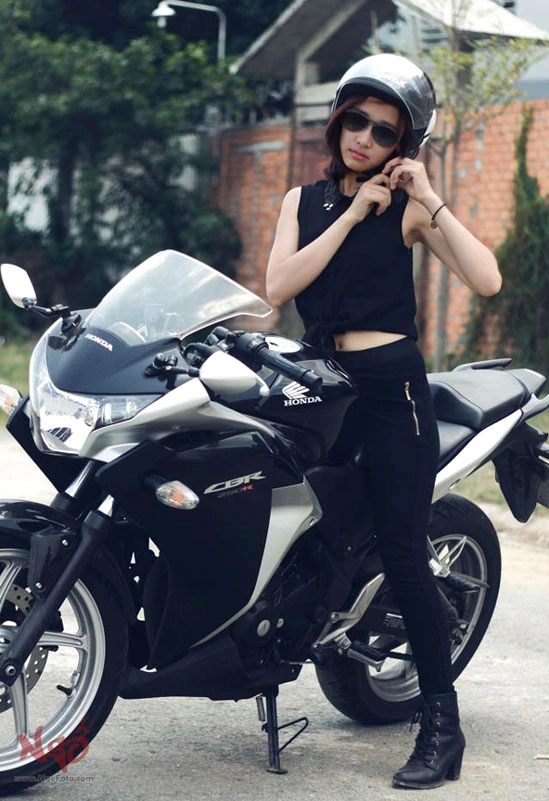 Nguyễn Phương Thảo sinh năm 1993, cao 1m63, nặng 45 kg, số đo ba vòng 81-61-83.