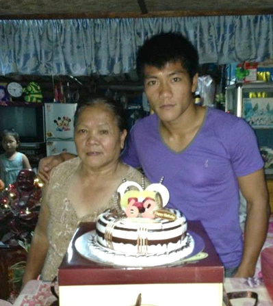 Tiền đạo Quang Hải chúc mừng sinh nhật mẹ. Tiền đạo Quang Hải chúc mừng sinh nhật mẹ.