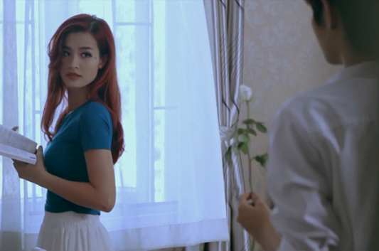 Cả hai chỉ là những người hàng xóm và thường tình cờ gặp nhau trên đường.