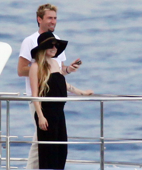 avril8-219018-1373337232_600x0.jpg