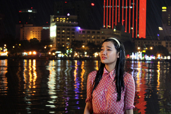 Đóng MV 'Nỗi nhớ anh mùa đông', không chỉ Nhã Phương phải 'dầm mưa'... Đóng MV 'Nỗi nhớ anh mùa đông', không chỉ Nhã Phương phải 'dầm mưa'...