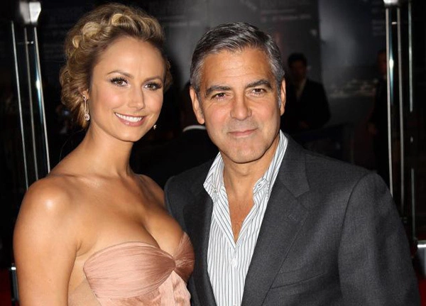 George Clooney và Stacy Keibler. George Clooney và Stacy Keibler.