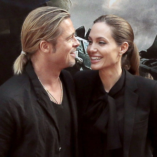 Trong buổi công chiếu phim 'World War Z', cả Brad Pitt và Angelina Jolie đều mặc đồ đen và buộc tóc đuôi ngựa. Màu tóc vàng nâu, kiểu buộc đuổi về phía sau giống nhau của hai người khiến họ trông hạnh phúc và gắn bó hơn bao giờ hết. Trong buổi công chiếu phim 'World War Z', cả Brad Pitt và Angelina Jolie đều mặc đồ đen và buộc tóc đuôi ngựa. Màu tóc vàng nâu, kiểu buộc đuổi về phía sau giống nhau của hai người khiến họ trông hạnh phúc và gắn bó hơn bao giờ hết.