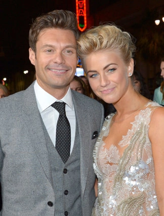 MC Ryan Seacrest và diễn viên Julianne Hough nổi bật trên thảm đỏ khi để kiểu tóc giống nhau. Tóc cắt ngắn, vuốt gel ngược và nhuộm light màu sáng, giúp gương mặt thêm nổi bật. MC Ryan Seacrest và diễn viên Julianne Hough nổi bật trên thảm đỏ khi để kiểu tóc giống nhau. Tóc cắt ngắn, vuốt gel ngược và nhuộm light màu sáng, giúp gương mặt thêm nổi bật.