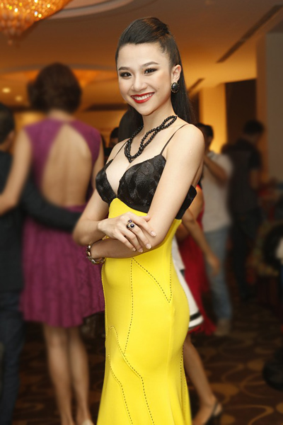 Hoa hậu Thảo Nhi đảm nhận vai trò dẫn chương trình. Gần đây, cô phát triển nghề nghiệp ở lĩnh vực MC. Hoa hậu Thảo Nhi đảm nhận vai trò dẫn chương trình. Gần đây, cô phát triển nghề nghiệp ở lĩnh vực MC.