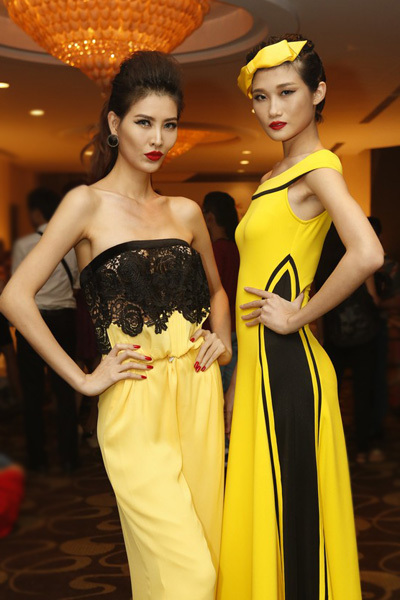 Á hậu Phụ nữ Thanh Hoài tạo dáng bên Á quân VN's Next Top Model 2012 Kha Mỹ Vân (phải). Á hậu Phụ nữ Thanh Hoài tạo dáng bên Á quân VN's Next Top Model 2012 Kha Mỹ Vân (phải).