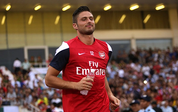 Ngoài Walcott, chân sút điển trai người Pháp Giroud cũng là trung tâm chú ý của các fan nữ. Ngoài Walcott, chân sút điển trai người Pháp Giroud cũng là trung tâm chú ý của các fan nữ.