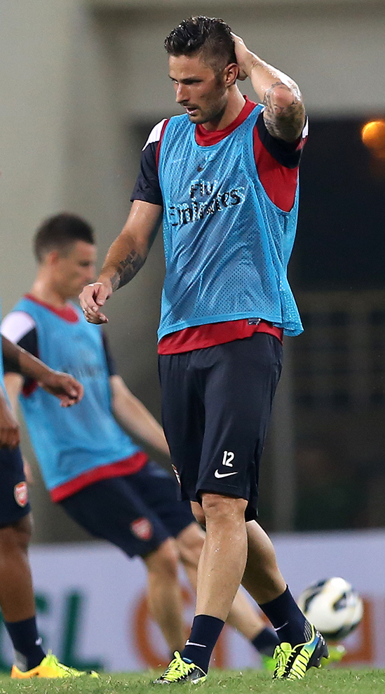 Vẻ nam tính của Giroud luôn khiến CĐV nữ phát cuồng. Vẻ nam tính của Giroud luôn khiến CĐV nữ phát cuồng.