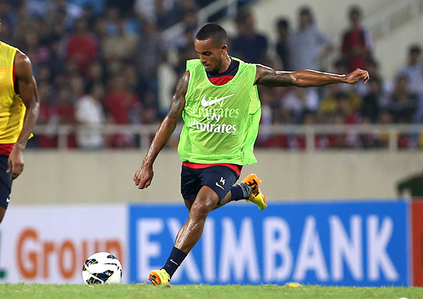 Walcott từng được gọi tập trung đội tuyển Anh dự Euro 2006 khi mới 17 tuổi. Walcott từng được gọi tập trung đội tuyển Anh dự Euro 2006 khi mới 17 tuổi.