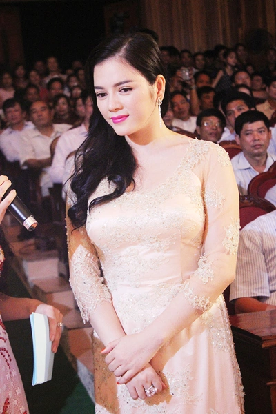Không chỉ góp mặt với tư cách là nghệ sĩ, Lý Nhã Kỳ còn là một doanh nhân cùng chung tay với nhiều Mạnh Thường Quân khác Không chỉ góp mặt với tư cách là nghệ sĩ, Lý Nhã Kỳ còn là một doanh nhân cùng chung tay với nhiều Mạnh Thường Quân khác