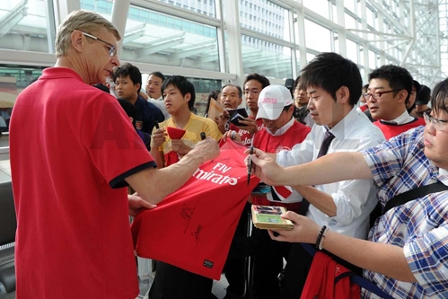 HLV Arsene Wenger HLV Arsene Wenger