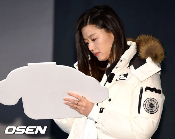 bau-6-thang-jeon-ji-hyun-beo-len-trong-thay-4