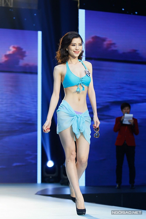 thi-sinh-sieu-mau-trinh-dien-bikini-nong-bong-1