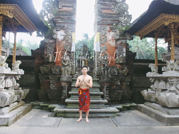 co-truong-9x-dep-trai-me-mn-du-lich-bali-1