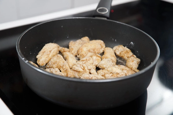 ga-chien-gion-sot-ca-chua-cho-ngay-gio-mua-ve-4