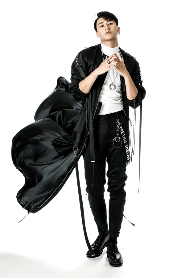 rocker-nguyen-dien-ao-luoi-khoe-ve-nam-tinh-10