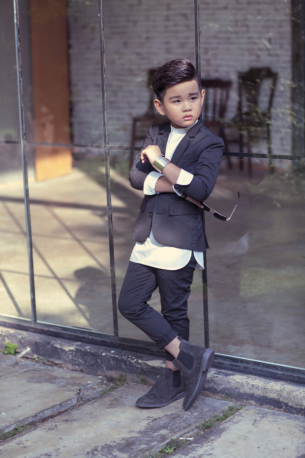 hot-boy-nhi-banh-bao-voi-trang-phuc-vest-5