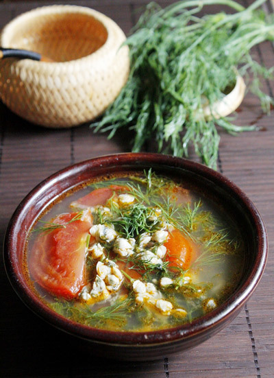 canh-hen-nau-ca-chua