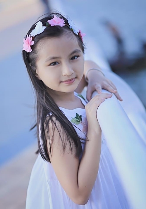 Cô bé là nàng thơ trong nhiều bộ ảnh của người bố nhiếp ảnh gia.