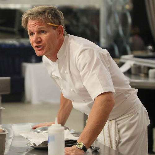Gordon Ramsay - đầu bếp ưa chửi thề lỡ nghiệp quần đùi áo số - Ngôi sao