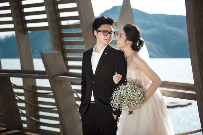 Ảnh cưới lãng mạn của Á hậu Tú Anh và hôn phu kém một tuổi - 3