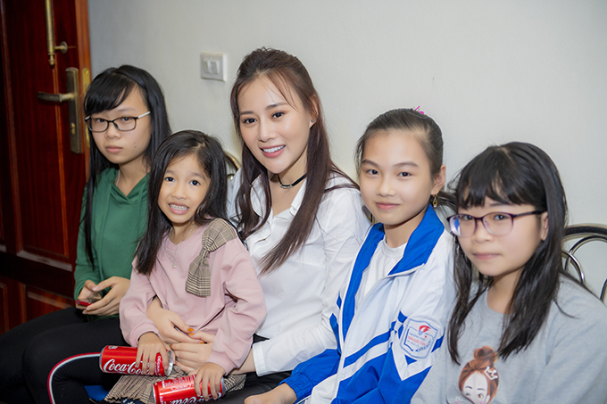 Phương Oanh rất bất ngờ vì nhiều em bé nhỏ tuổi cũng theo dõi Quỳnh Búp Bê và yêu thích vai diễn của cô.