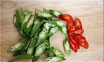 Đổi vị với gà xào đậu bắp - 2