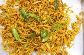 Khô gà lá chanh ăn vặt ngày Tết - 3