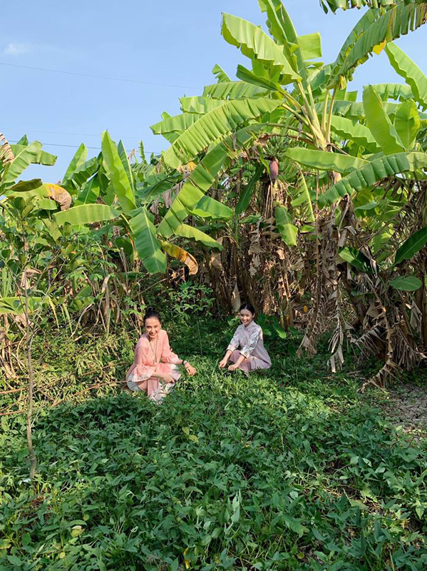 Cũng như nhiều sao Việt, chị em Angela Phương Trinh dành trọn kỳ nghỉ Tết Kỷ Hợi cho gia đình.
