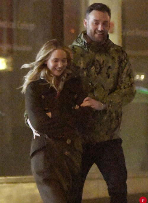 Jennifer Lawrence đã đính hôn với giám đốc phòng tranh - 1