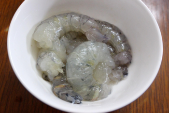 Canh tôm chua nấu khế giải ngấy sau Tết - 1
