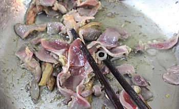 Mướp đắng xào lòng gà đơn giản, ngon miệng - 3
