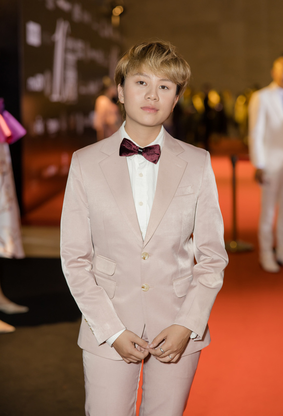 Chương trình còn có sự góp mặt của cô nàng tomboy Bảo Hân phim Về nhà đi con.